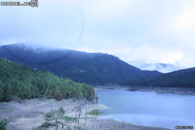 canon 1000d上太平山 拍出了怪異光環...