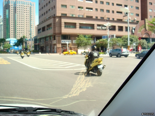 [目擊]鵝黃色馬車125車隊