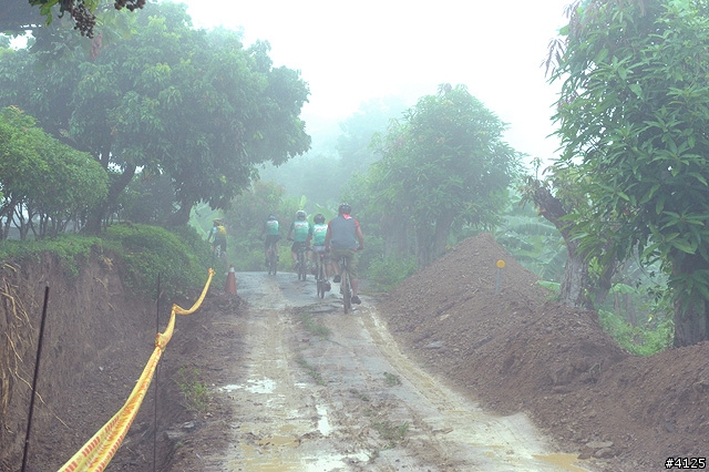 《一路南北騎 - 第十一集》 23085 台南山路的雨天挑戰