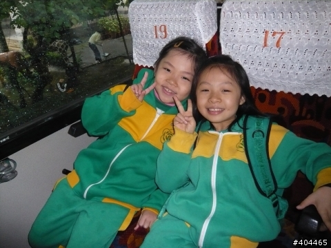 各位大大，可否麻煩幫小弟的侄子修一下照片~要惡搞也行~麻煩各位高手了