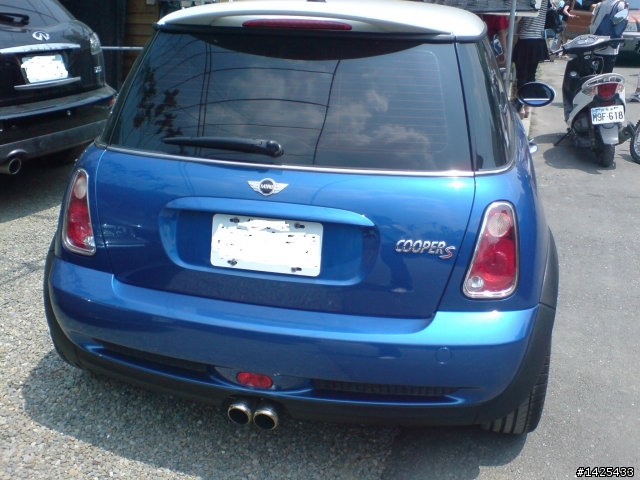 發現一輛改的很漂亮的MINI COOPER S
