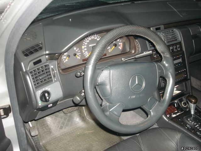 這應該是90年代的AMG E55吧