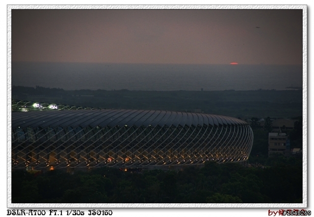 天氣晴朗的時候,高雄的夕陽很美!!