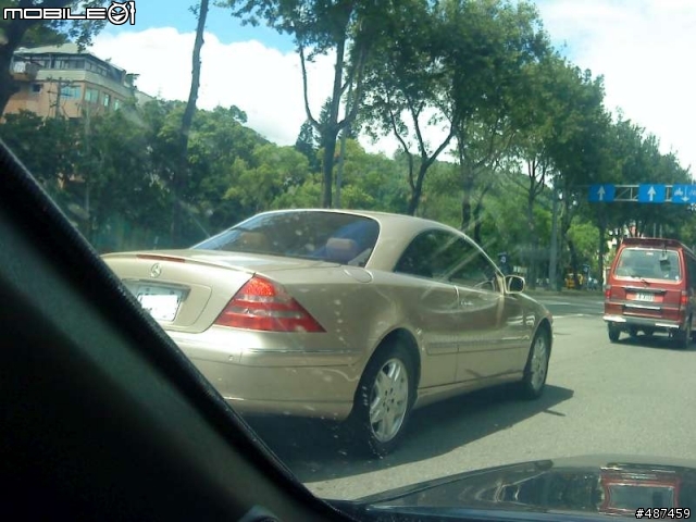 請問這台車是...