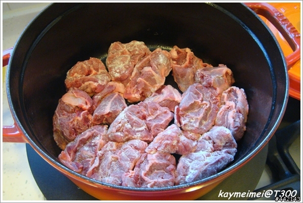 Staub男人鍋料理。啤酒燉牛肉