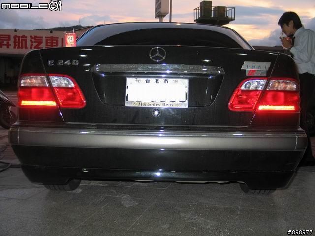 W210 Carlsson look 下包包覆卡夢貼紙 (看慣新車者請勿進入)