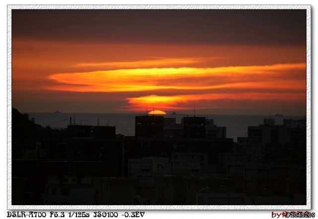 天氣晴朗的時候,高雄的夕陽很美!!