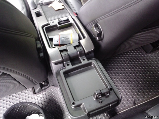 補圖來也~~分享Volvo V50 D5 R-design使用心得與保養心得~~