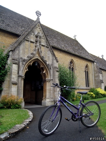 [分享]騎著單車陶醉在英國浪漫小鎮:Bourton-on-the-water