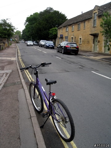 [分享]騎著單車陶醉在英國浪漫小鎮:Bourton-on-the-water