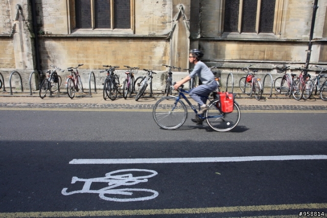 [分享]騎著單車陶醉在英國浪漫小鎮:Bourton-on-the-water