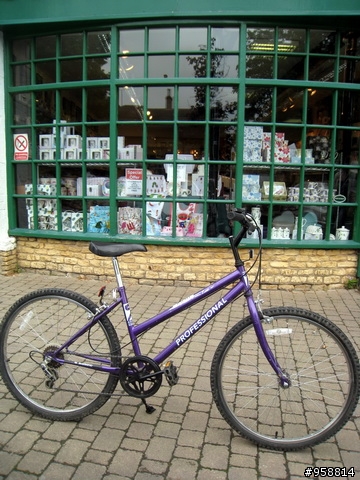 [分享]騎著單車陶醉在英國浪漫小鎮:Bourton-on-the-water