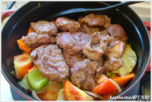 Staub男人鍋料理。啤酒燉牛肉