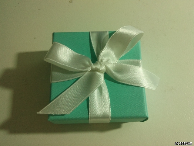 [簡單開箱文]分享生日禮物---Tiffany 1837 藍色寬版戒指