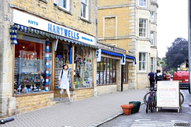 [分享]騎著單車陶醉在英國浪漫小鎮:Bourton-on-the-water