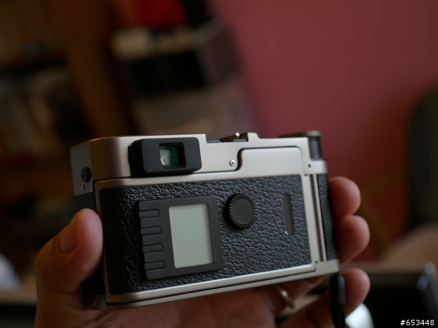 老婆相中的傻瓜相機-LEICA CM