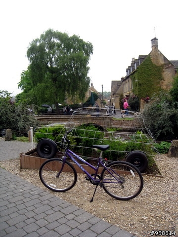 [分享]騎著單車陶醉在英國浪漫小鎮:Bourton-on-the-water