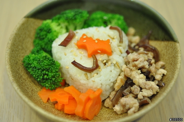狗料理 -- [ 木耳絞肉拌飯 ]