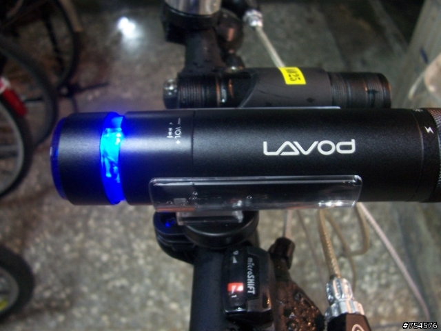 [開箱文]--lavod 時尚數位 音樂火箭筒 mp3車燈