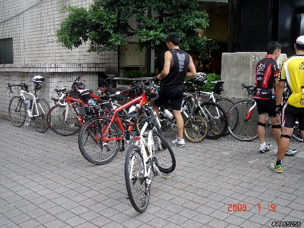 【照片】07/19星期日 汐萬上五指山下碧山巖