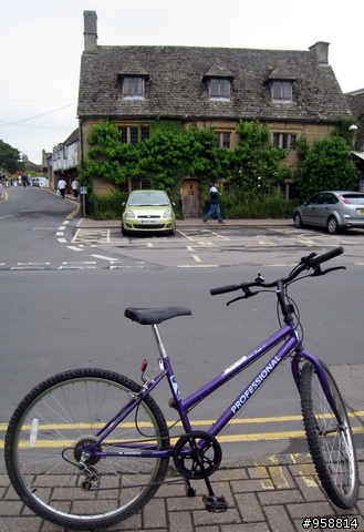 [分享]騎著單車陶醉在英國浪漫小鎮:Bourton-on-the-water