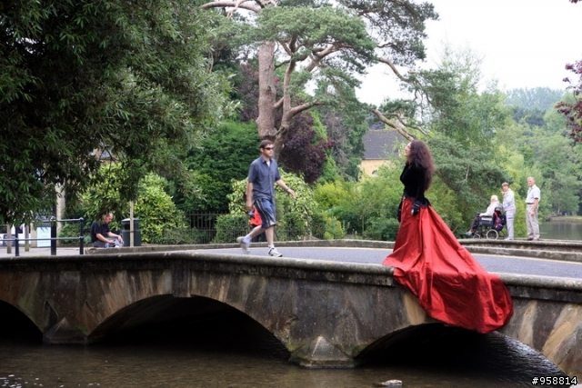 [分享]騎著單車陶醉在英國浪漫小鎮:Bourton-on-the-water