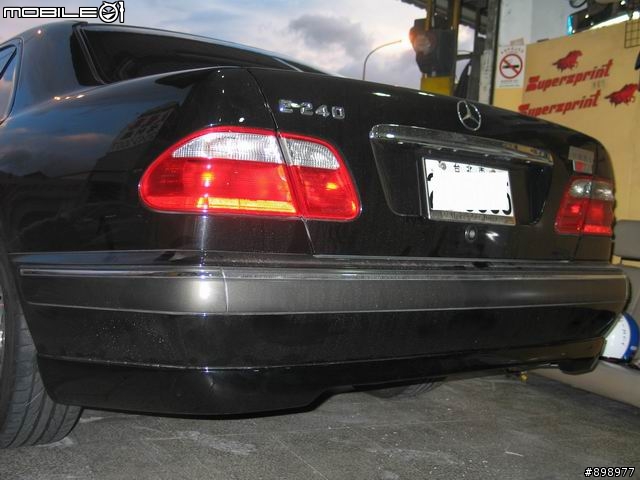 W210 Carlsson look 下包包覆卡夢貼紙 (看慣新車者請勿進入)