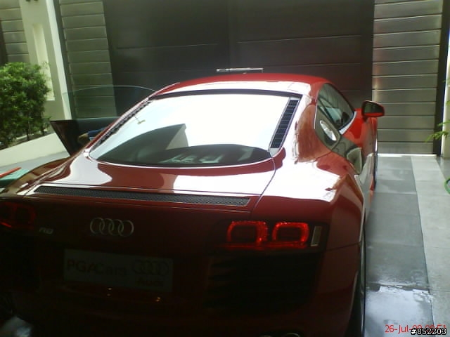 老爸菲律賓朋友的新車-火紅色的Audi R8