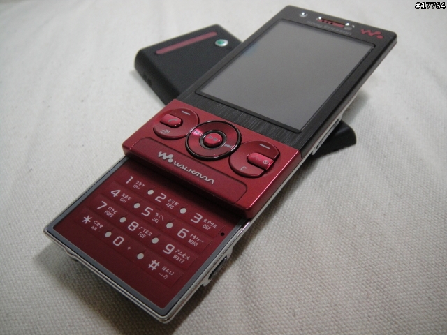 『金屬 誘紅 』Sony Ericsson W705/R 熱情登場
