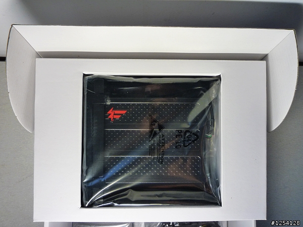 [開箱文] Creative X-Fi Titanium Fatal1ty Champion Series (PCI-E)