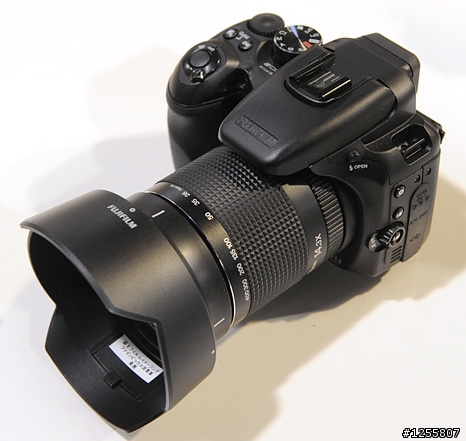 FinePix S200EXR 和 FinePix S100FS 買哪個明智!?