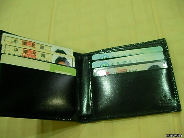 義大利品牌 Gucci 開箱圖  男用及女用皮夾有四個喔