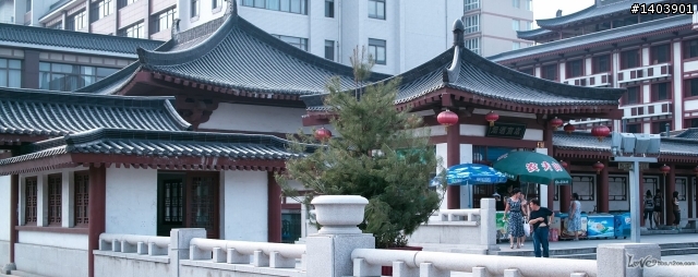 今天阳光不错～DP2 西安鼓楼西大街抓拍几张，各位指点！