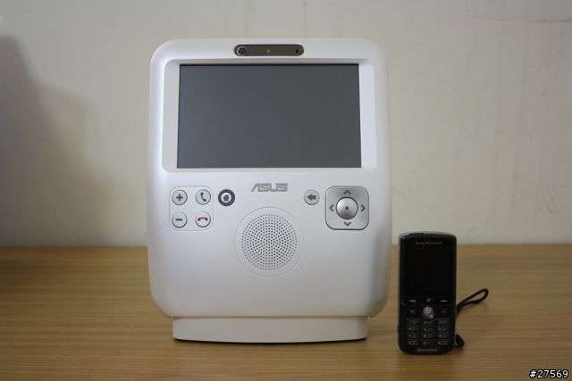 [開箱文] 巨型skype電話 ASUS AiGuru SV1 Videophone Touch for Skype