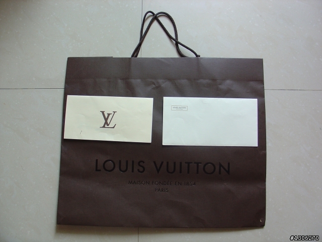 人生第一個名牌包~LV