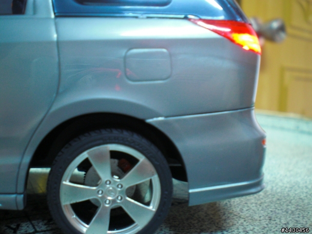 TOYOTA ESTIMA 休旅車模型(車燈組)