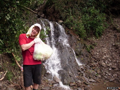 【分享】深入災區第一手資訊:八月十三日，徒步走古道送物資到義林村、來義村，災情慘重