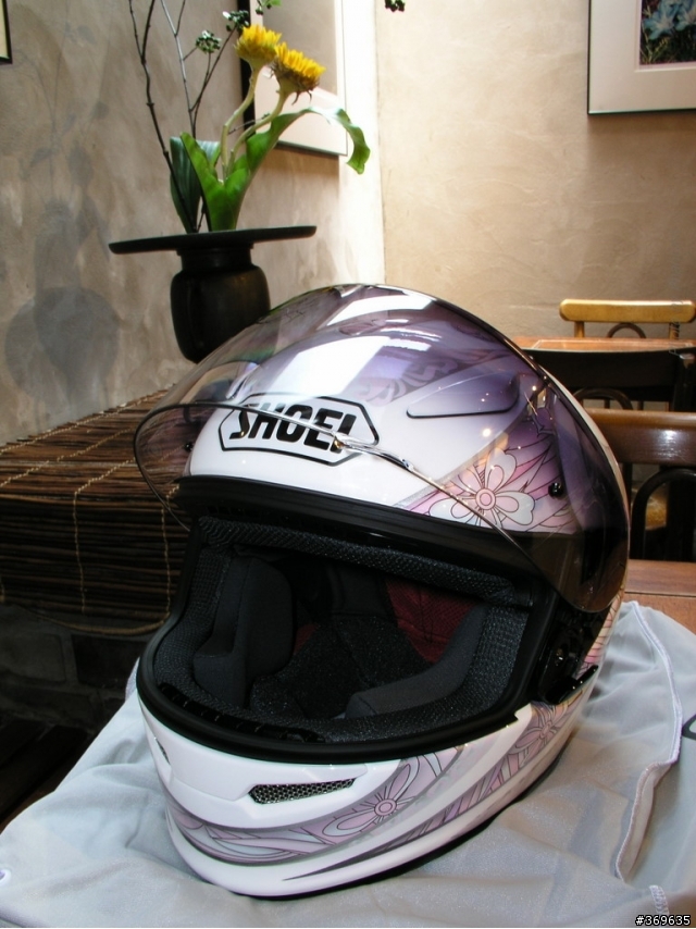 安全也可以很時尚—SHOEI Z-6 Couture
