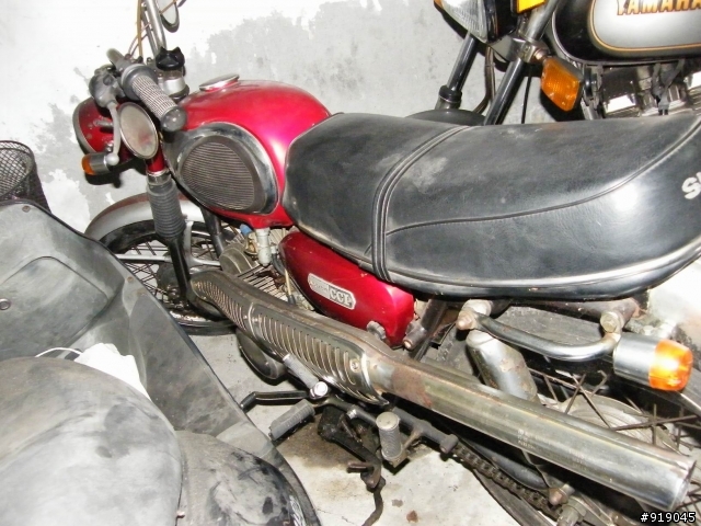 兩台不知名的老車? (有圖)