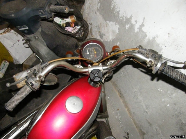 兩台不知名的老車? (有圖)