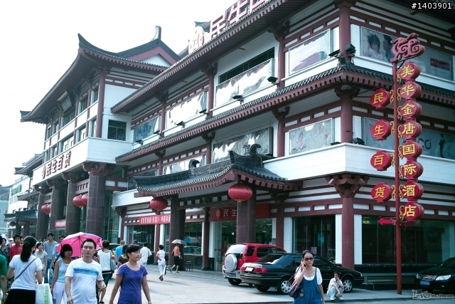今天阳光不错～DP2 西安鼓楼西大街抓拍几张，各位指点！