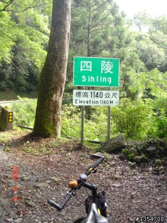 (阿錐宅配中心) 妮妮騎很大團花想吃鴨賞 所以順便完成一日雙北