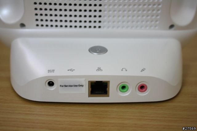 [開箱文] 巨型skype電話 ASUS AiGuru SV1 Videophone Touch for Skype