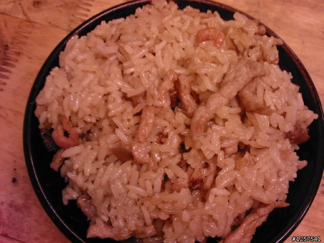 楠梓區：楠梓車站附近"咱兜灶腳"賣的正宗油飯+臭豆腐