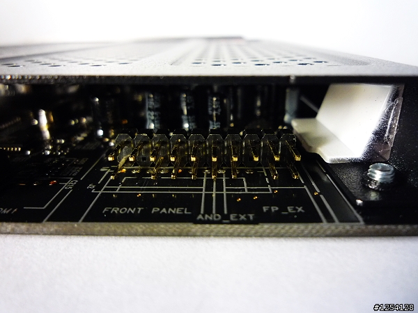 [開箱文] Creative X-Fi Titanium Fatal1ty Champion Series (PCI-E)