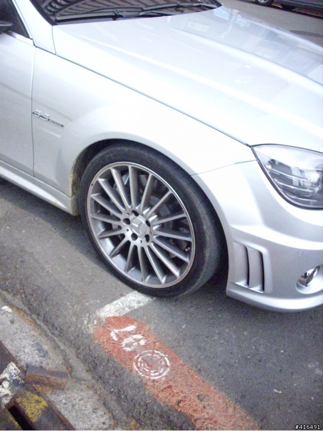 高雄街拍-又拍到了鋼圈不同樣式的 Mercedes-Benz C63 ///AMG