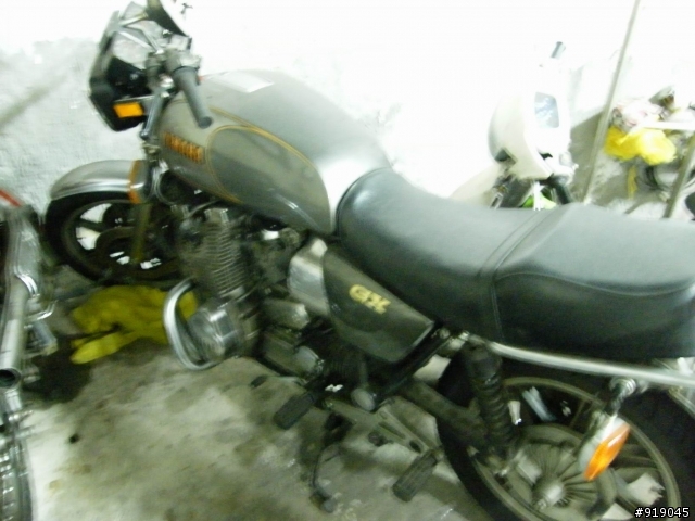 兩台不知名的老車? (有圖)