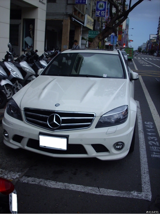 高雄街拍-再次遇見Mercedes-Benz C63 ///AMG 但這次是白色的喔