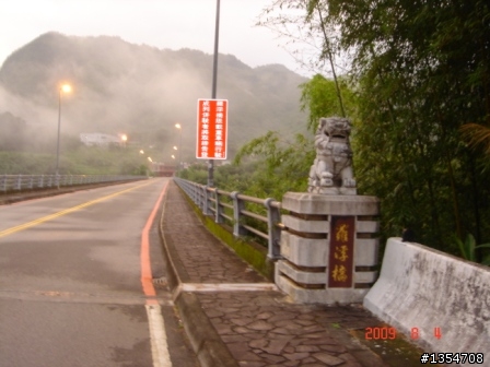 (阿錐宅配中心) 妮妮騎很大團花想吃鴨賞 所以順便完成一日雙北