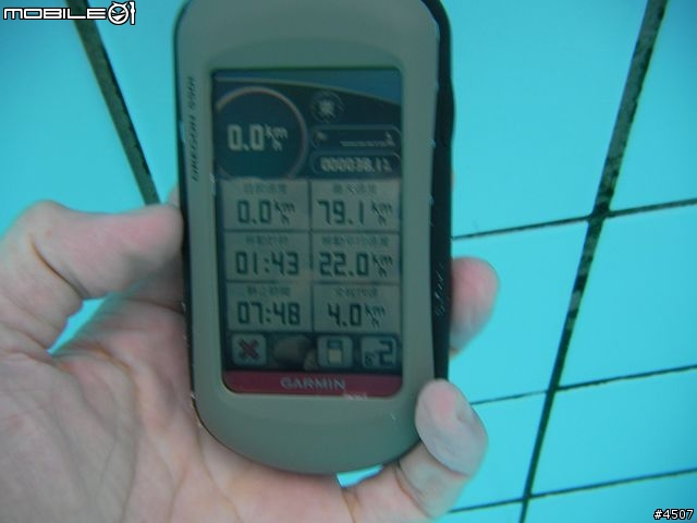 [惡搞]Garmin OREGON 550t 防水測試及水中攝影